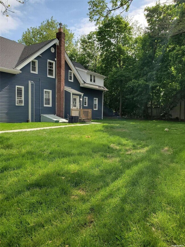 Building Photo - 37 Maplewood Rd