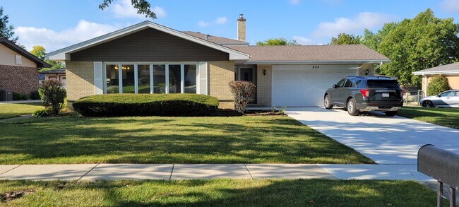 Building Photo - 608 Trent Ln