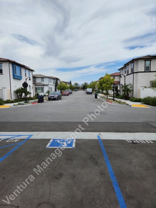 Building Photo - 3020 Harrison Ln