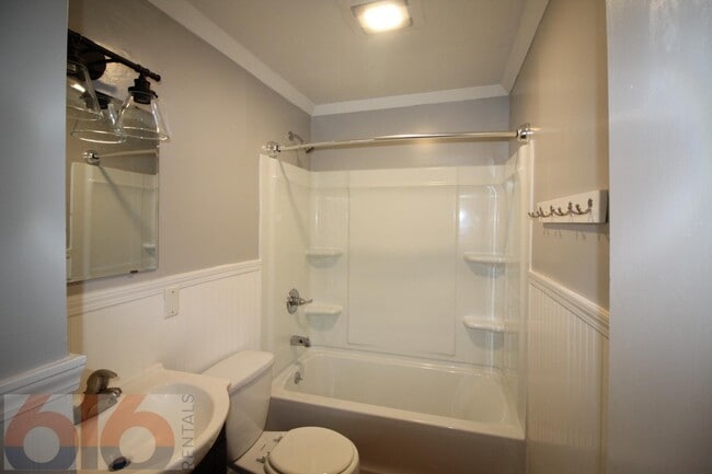 Building Photo - 25 National Ave SW