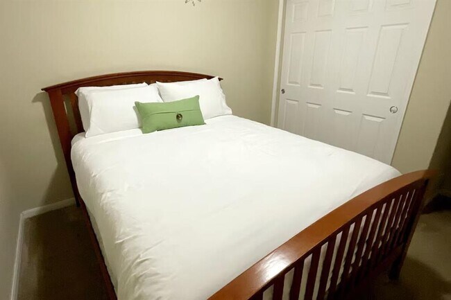 Building Photo - 1610 Windridge Dr