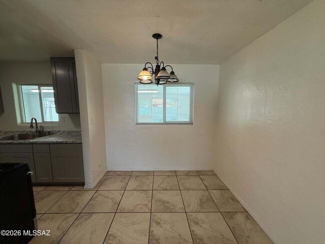 Building Photo - 4634 E Montecito St