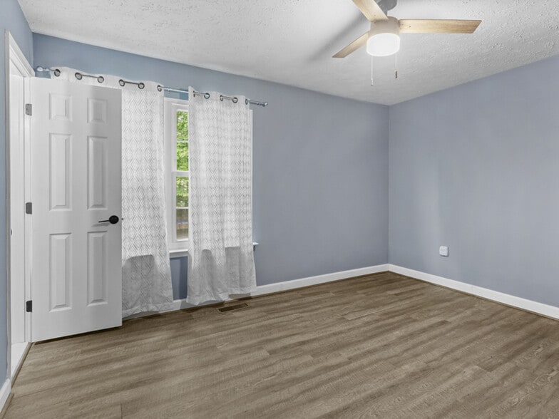 Building Photo - 2007 Robert Bowie Dr