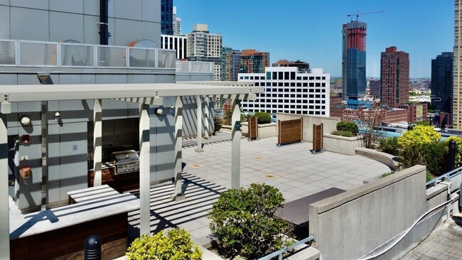 Building Photo - 105 Greene St