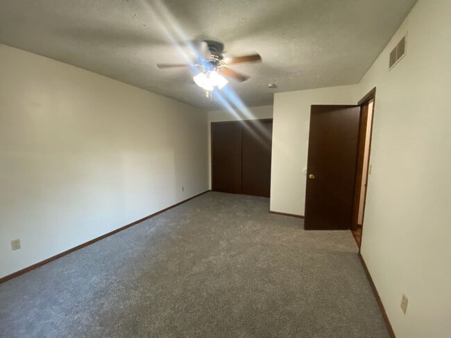 Building Photo - 3 Bedroom Home with Attached Garage!