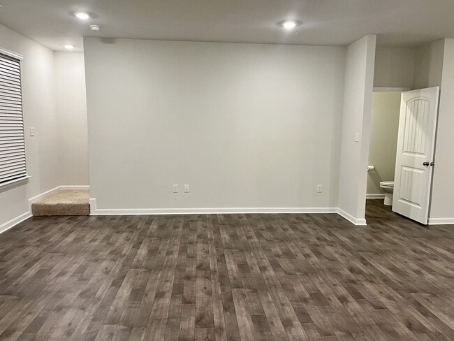 Building Photo - Camden Townhouse