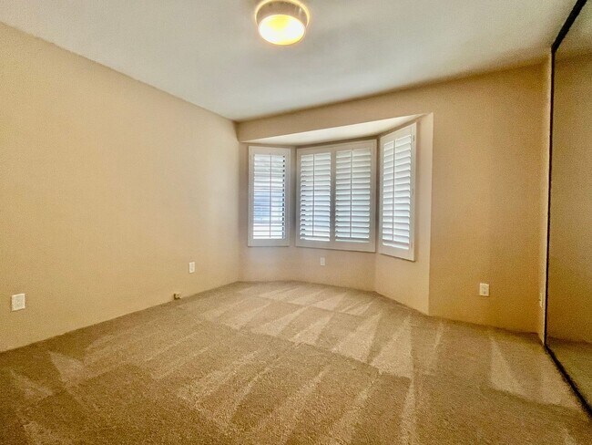 Building Photo - Beautiful 2bd/2bath townhome in Cambridge Terrace Community.