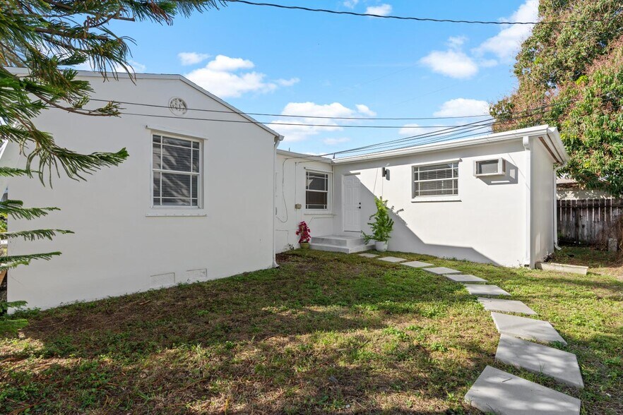 Building Photo - 1607 Hayes St