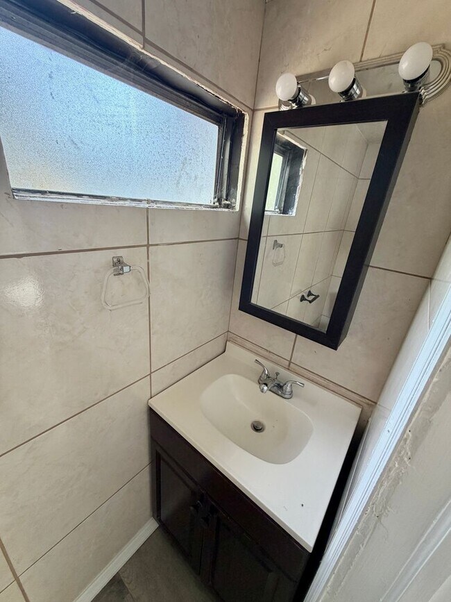 Building Photo - 7213 Harney Rd