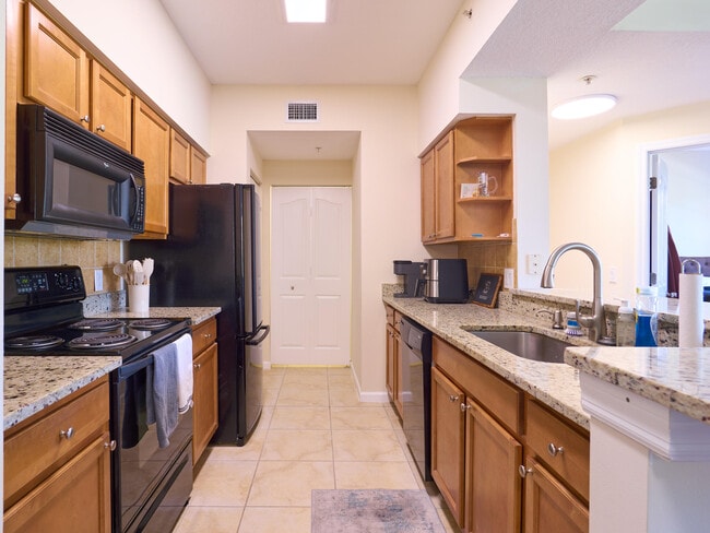 Building Photo - 9112 Myrtlewood Cir W