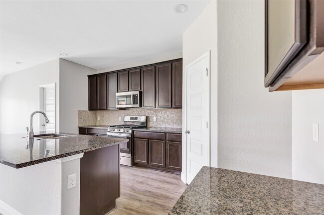 Building Photo - 214 Kickapoo Dr