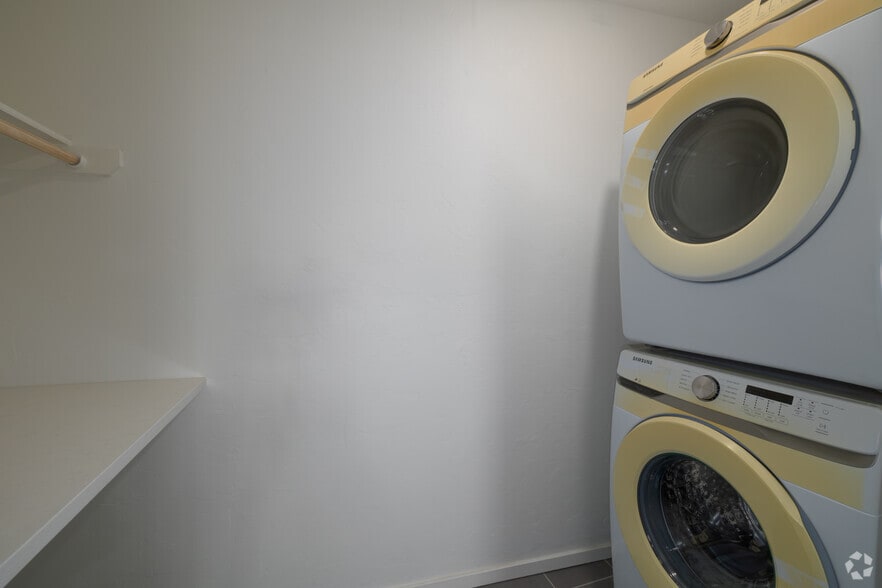 1BR, 1BA - 590SF - Laundry Room - The Broadmoor