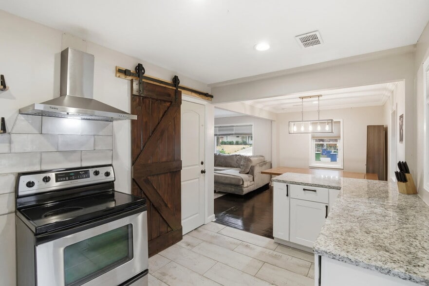 Building Photo - 1373 Benteen Way SE