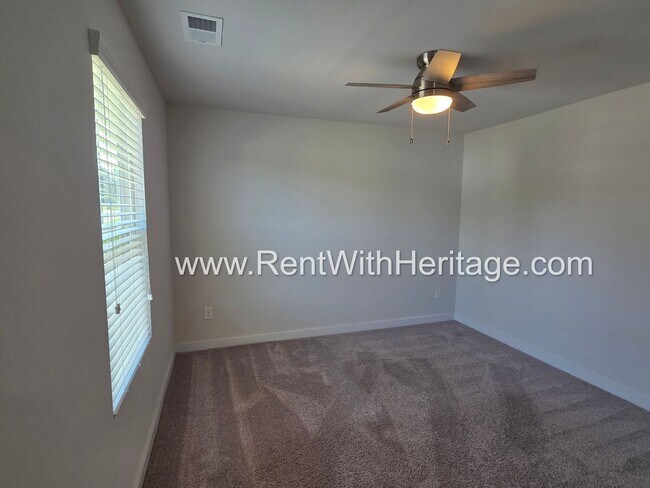 Building Photo - 8650 Paradise Dr