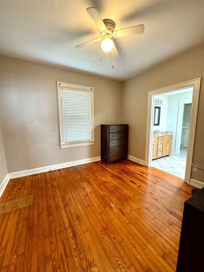 Building Photo - Single Family Home for Rent - Direct acces...