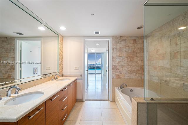 Building Photo - 50 Biscayne Blvd