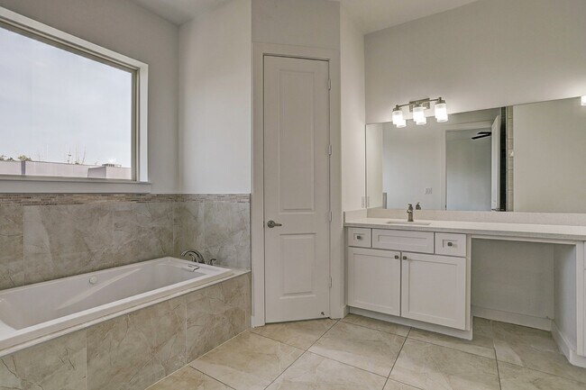 Building Photo - 1402 Eberhard St