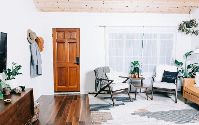 Building Photo - Classic Meets Modern Two-Bedroom, one bath Home in the Columbia Neighborhood