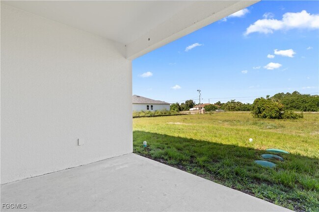 Building Photo - 428 Petite Ave