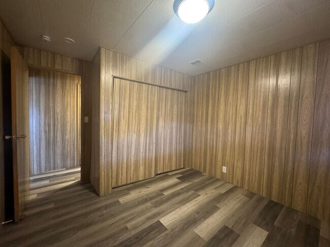 Building Photo - Large Customized 2 Bedroom Manuf Home w/Bonus Room= 3 total bedrooms