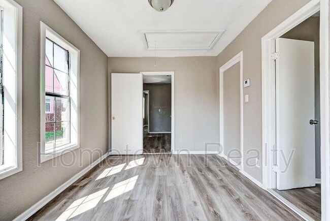 Building Photo - 2120 N Glen Ellyn St