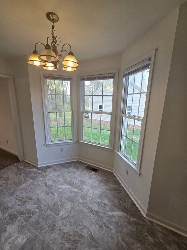 Building Photo - 312 Shade Tree Dr