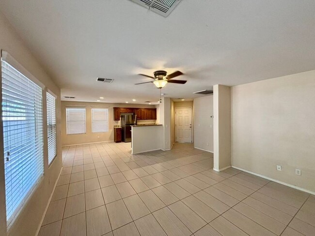 Building Photo - Beautiful 4 bedrooms home in desirable Green Valley