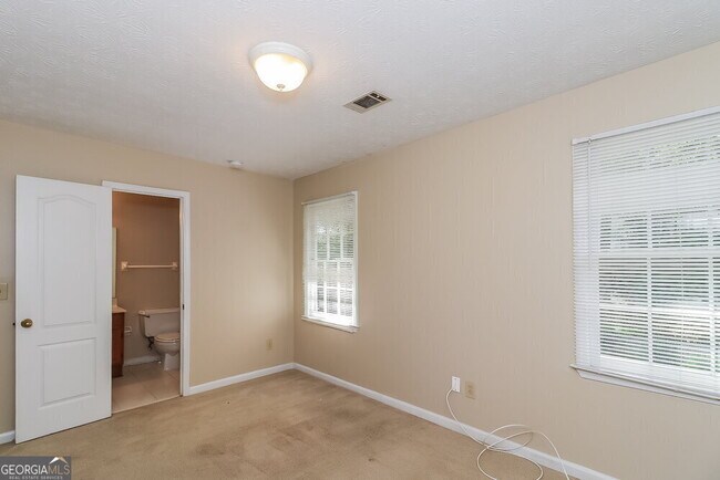 Building Photo - 2885 Summit View Ct