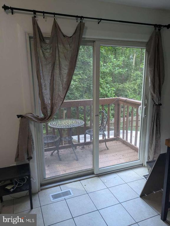 Building Photo - 5281 Daffodil Dr