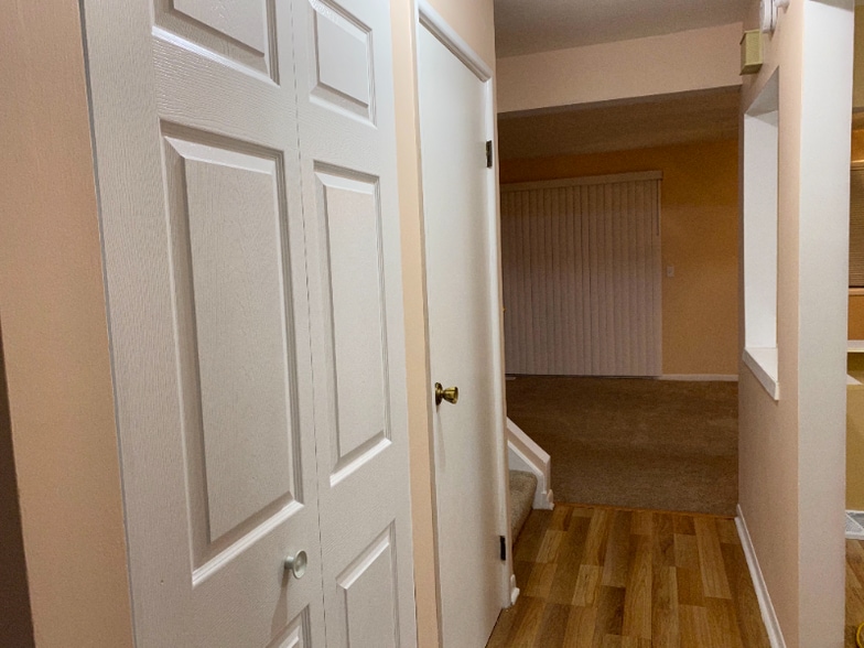 Building Photo - 519 Racine Ln