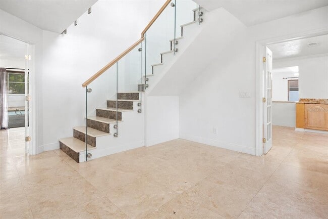 Building Photo - 433 Pelican Bay Dr