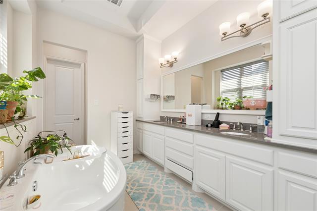 Building Photo - 7108 Royal View Dr