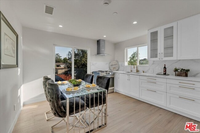 Building Photo - 10347 Hillhaven Ave