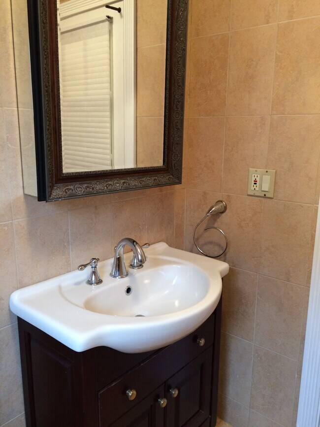 Full Bath - 65 Spruce Ave