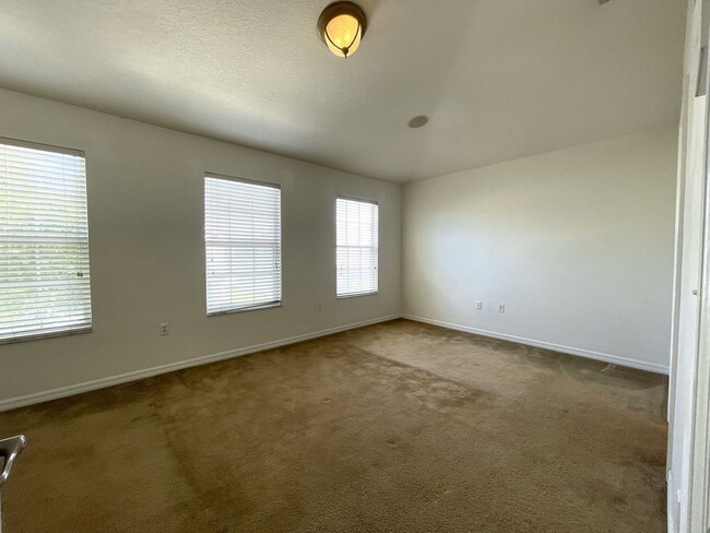 Building Photo - 3/2.5 Townhome in Pinellas Park Available Immediately
