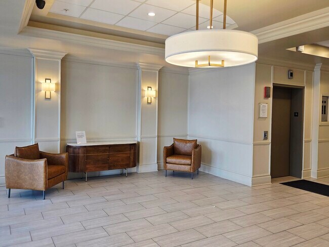 Building Photo - 5555 N Cumberland Ave