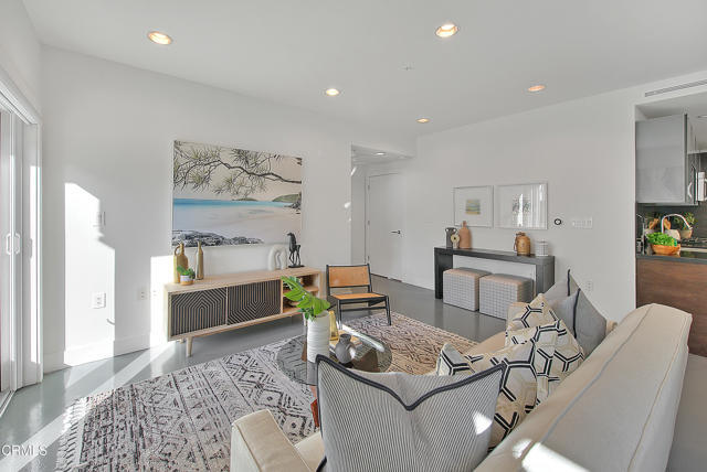 Building Photo - 133 S Los Robles Ave