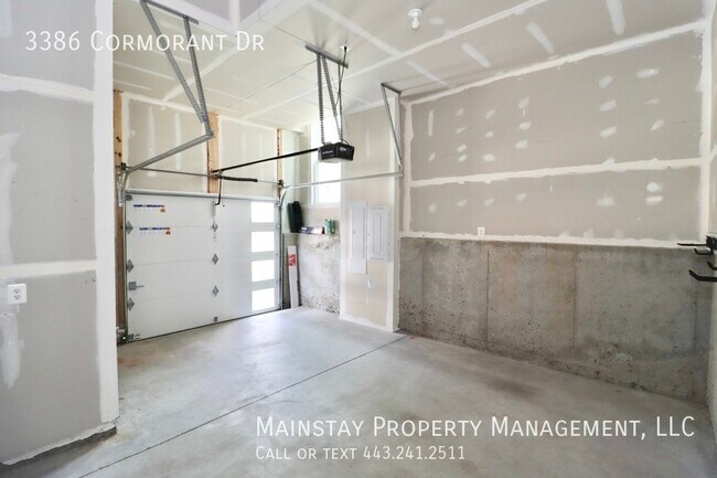 Building Photo - 2022 New Construction Townhome in Watershe...