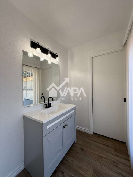 Building Photo - 6615 Cromer