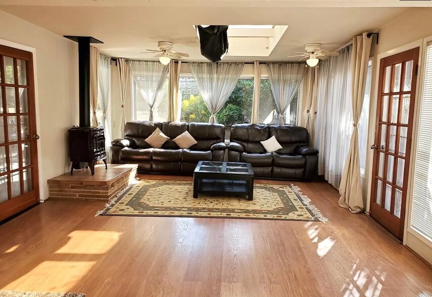 Building Photo - 6901 Sunkist Dr