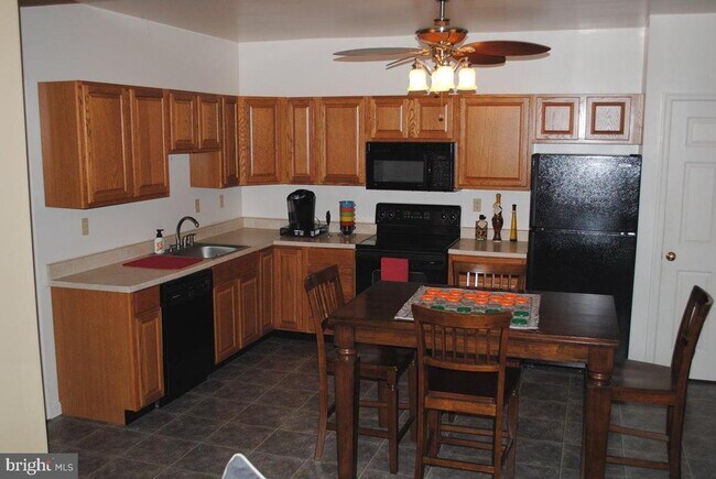 Building Photo - 170 Coventry Ct