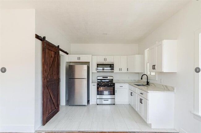 Building Photo - 3918 Ursuline St