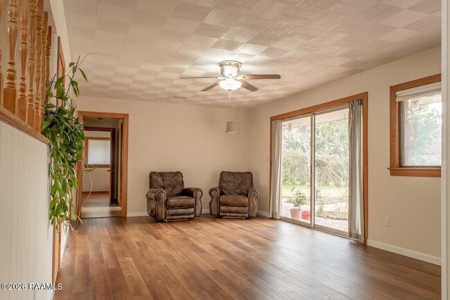 Building Photo - 118 S Demanade Blvd