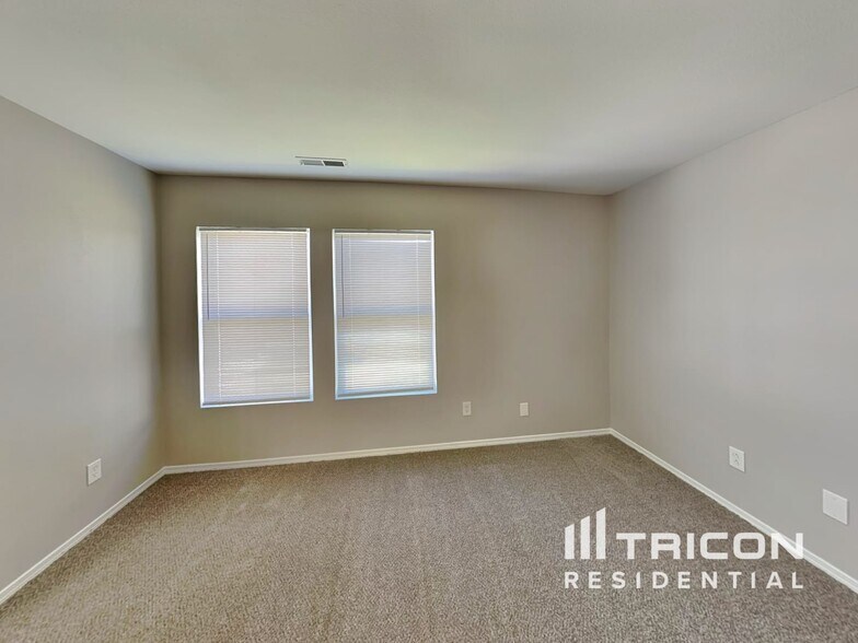 Building Photo - 964 Willow Creek Dr