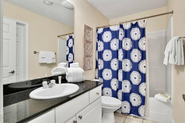 Building Photo - 365 E Beach Blvd