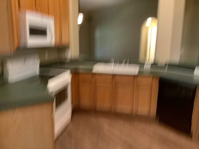 Building Photo - 2207 Golden Ivy Way