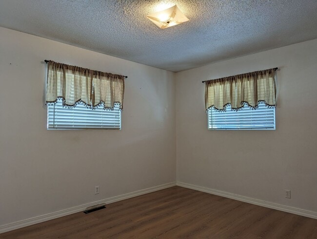 Building Photo - Beautiful 3 bedroom Orofino House