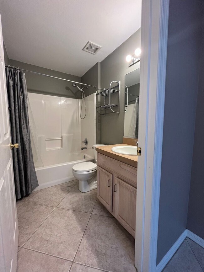 Building Photo - Beautiful Fenced in Yard on a cul-de-sac!!!