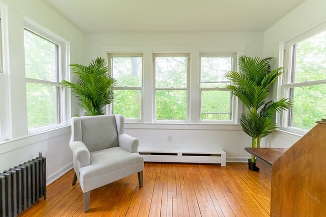 Building Photo - 4 Bedroom Colonial Home in Williamstown