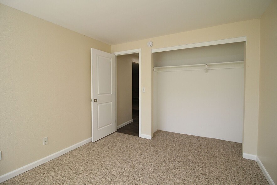 Building Photo - 11102-11130 SW 62nd Ave